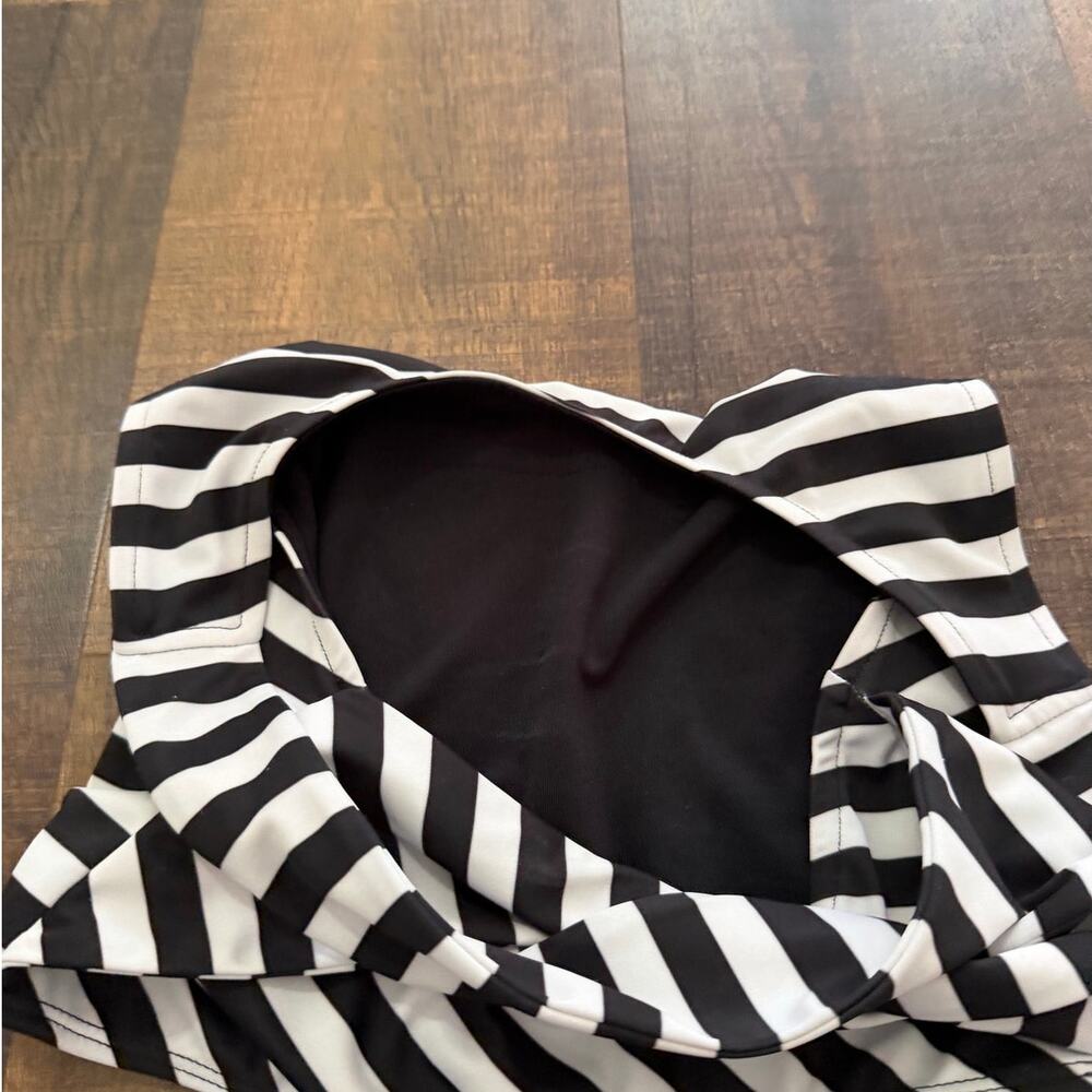 Albion Fit Switchback Crop Bikini Top Black White Stripe Swim Top Size Small - Picture 5 of 6